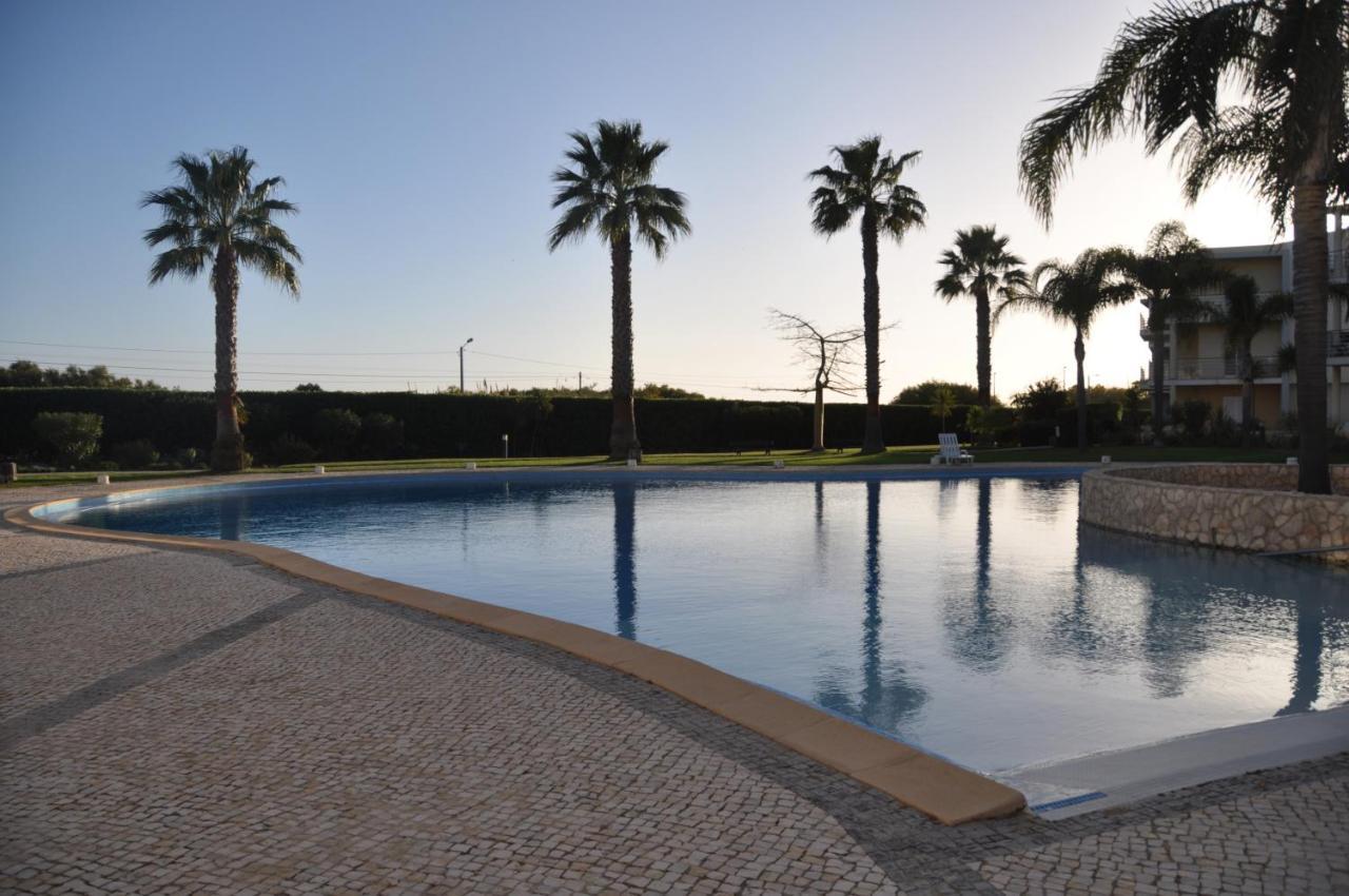 Sea And Pool At Vila Da Praia Alvor Kültér fotó