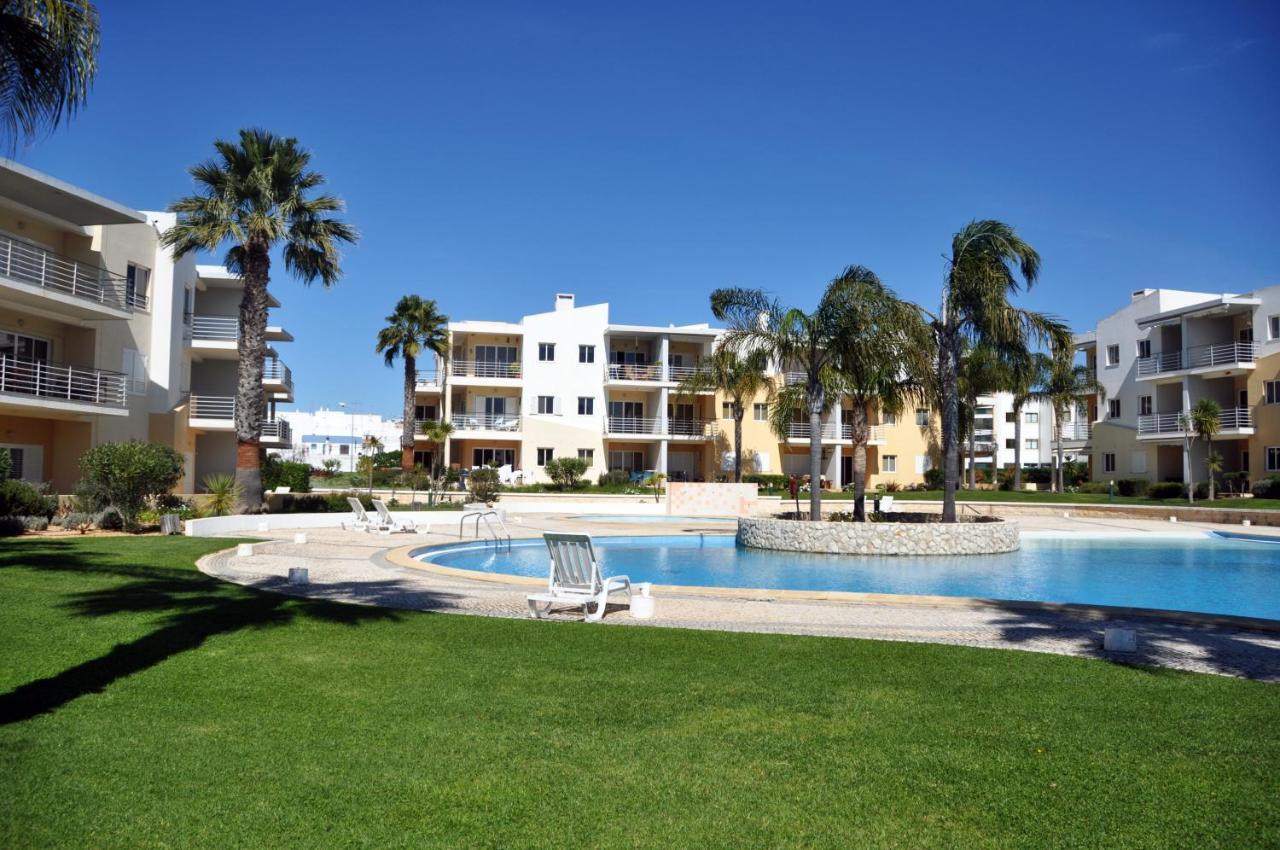Sea And Pool At Vila Da Praia Alvor Kültér fotó