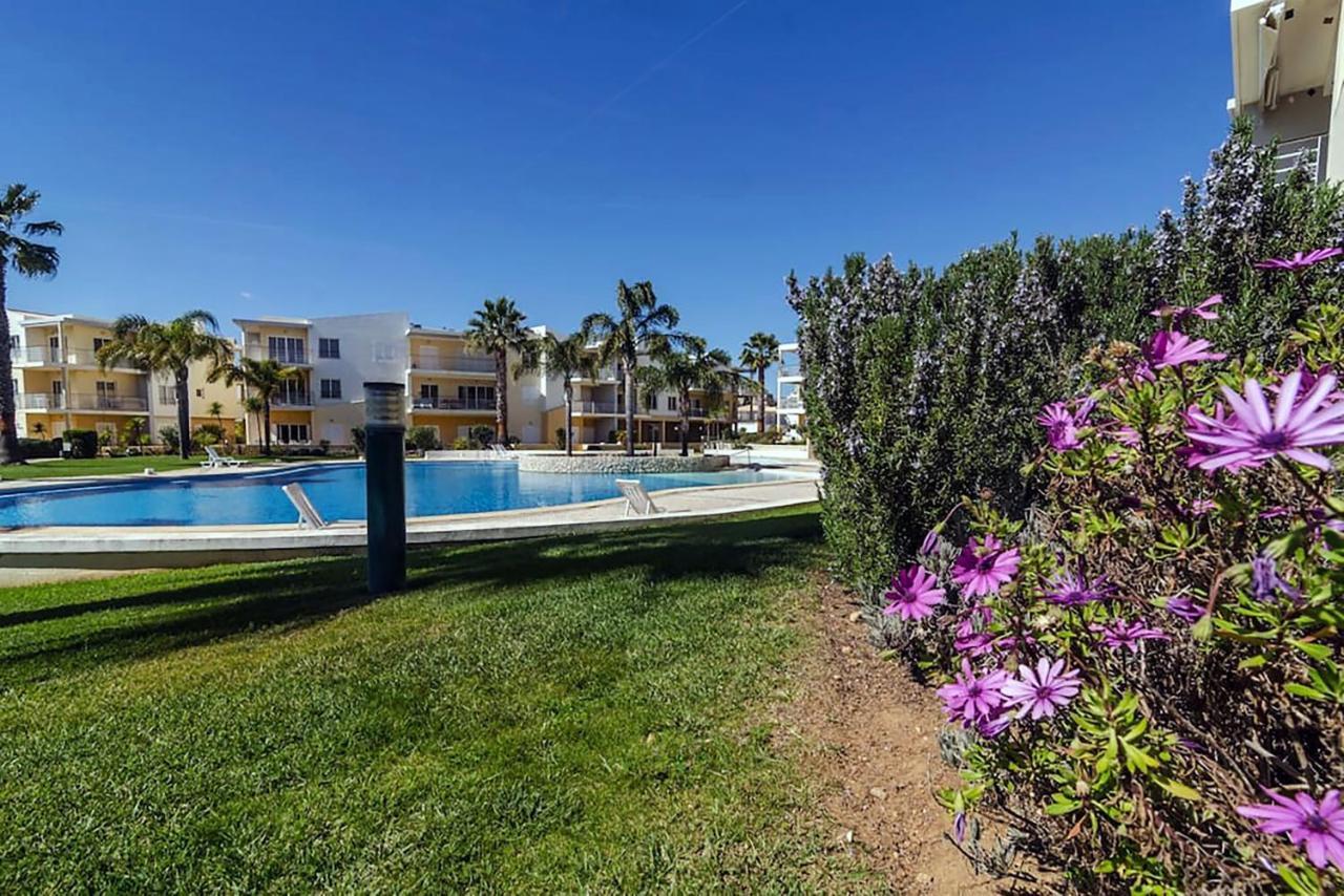 Sea And Pool At Vila Da Praia Alvor Kültér fotó