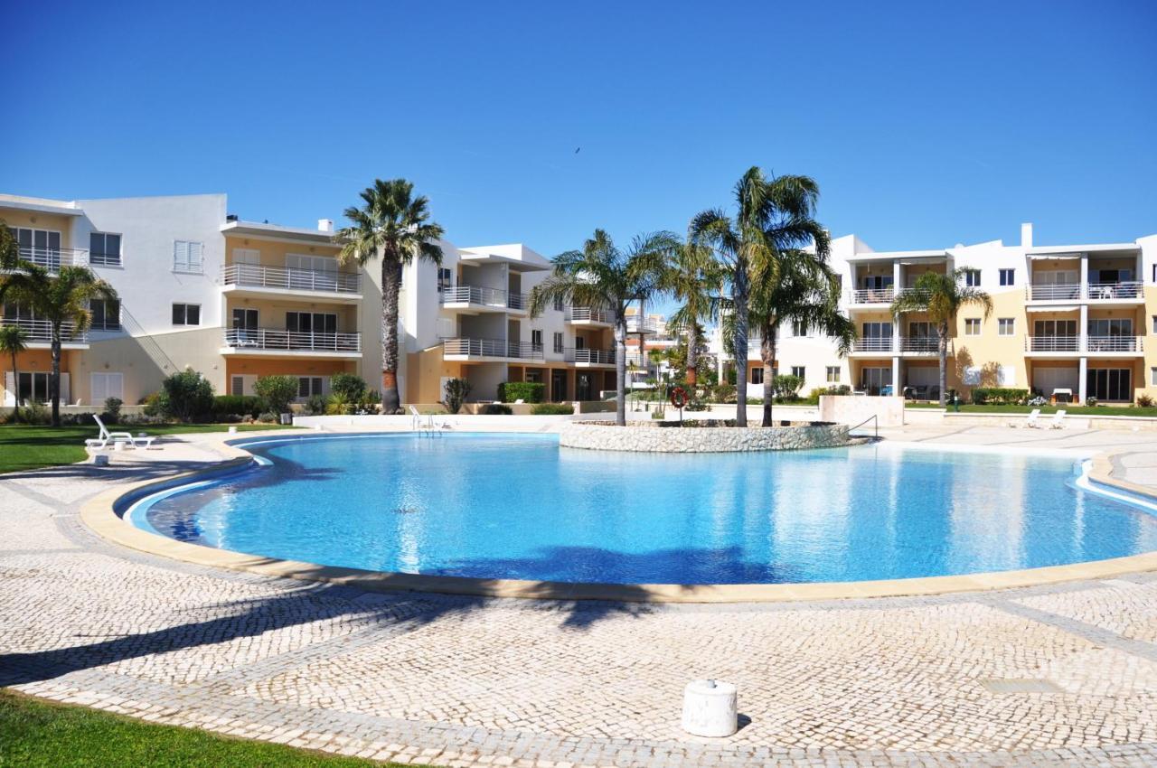 Sea And Pool At Vila Da Praia Alvor Kültér fotó